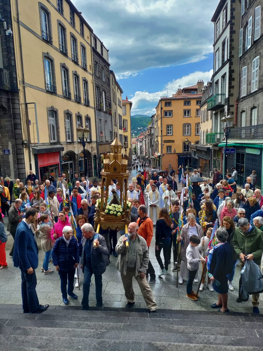 Notre-Dame du Port tweet media