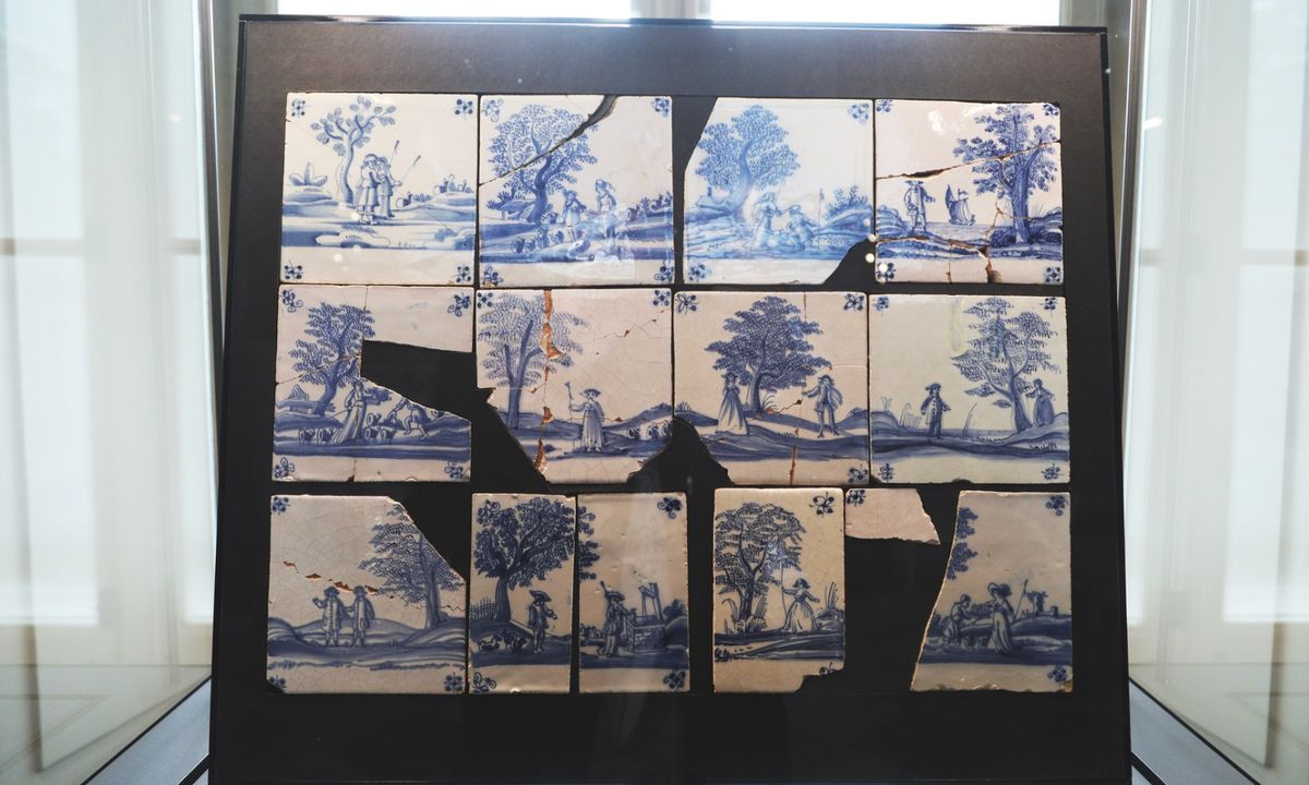 'Warsaw’s Royal Łazienki Museum... has received a unique and anonymous package from Canada in the mail: 12 late 17th-century Dutch tiles that once decorated the baths there and were lost when Nazi forces pillaged and plundered the country.' buff.ly/44SN0lJ