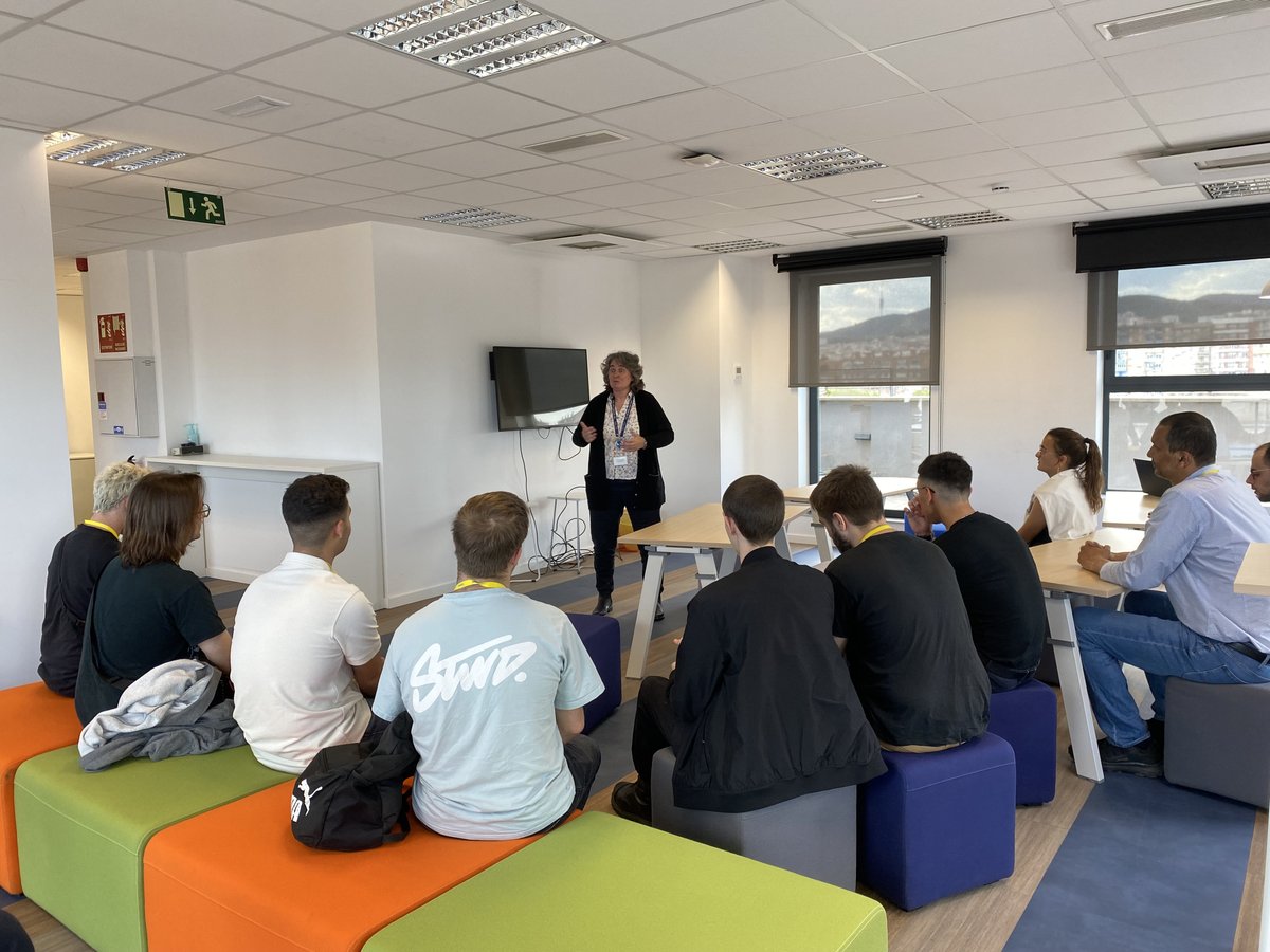 ¡Ayer nuestras oficinas en Barcelona se convirtieron en un espacio de aprendizaje y descubrimiento!💡🧑‍🎓 
Gracias al programa #ApadrinaTIC del <a href="/C_Tecnologic/">Cercle Tecnològic</a>, tuvimos el placer de recibir a un grupo de jóvenes interesados en conocer nuestra compañía a través de proyectos reales.