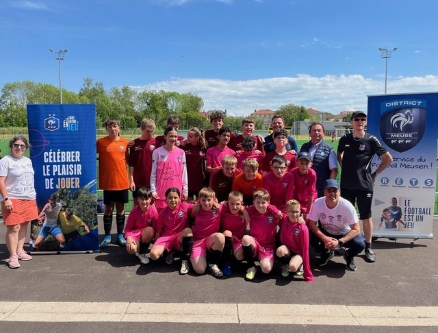 ClgAubry's tweet photo. Mardi 14 mai les élèves de la section sportive se sont déplacés à Étain pour le rassemblement des sections du département. 

Une très belle journée lors de laquelle la section de Ligny a reçu le premier prix départemental du concours Fifa for Schools avec leur vidéo ! https://t.co/3IUe5oFHps
