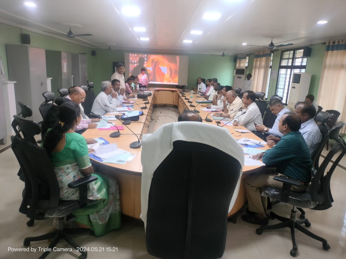 Y M Uppin Youth Officer NSS Regional Directorate, Bangalore had good deliberation with VC, Register in University advisory committee meeting organised by KVAFHU Bidar. @YASMinistry @_NSSIndia @Anurag_Office @ianuragthakur @dcarthigueane