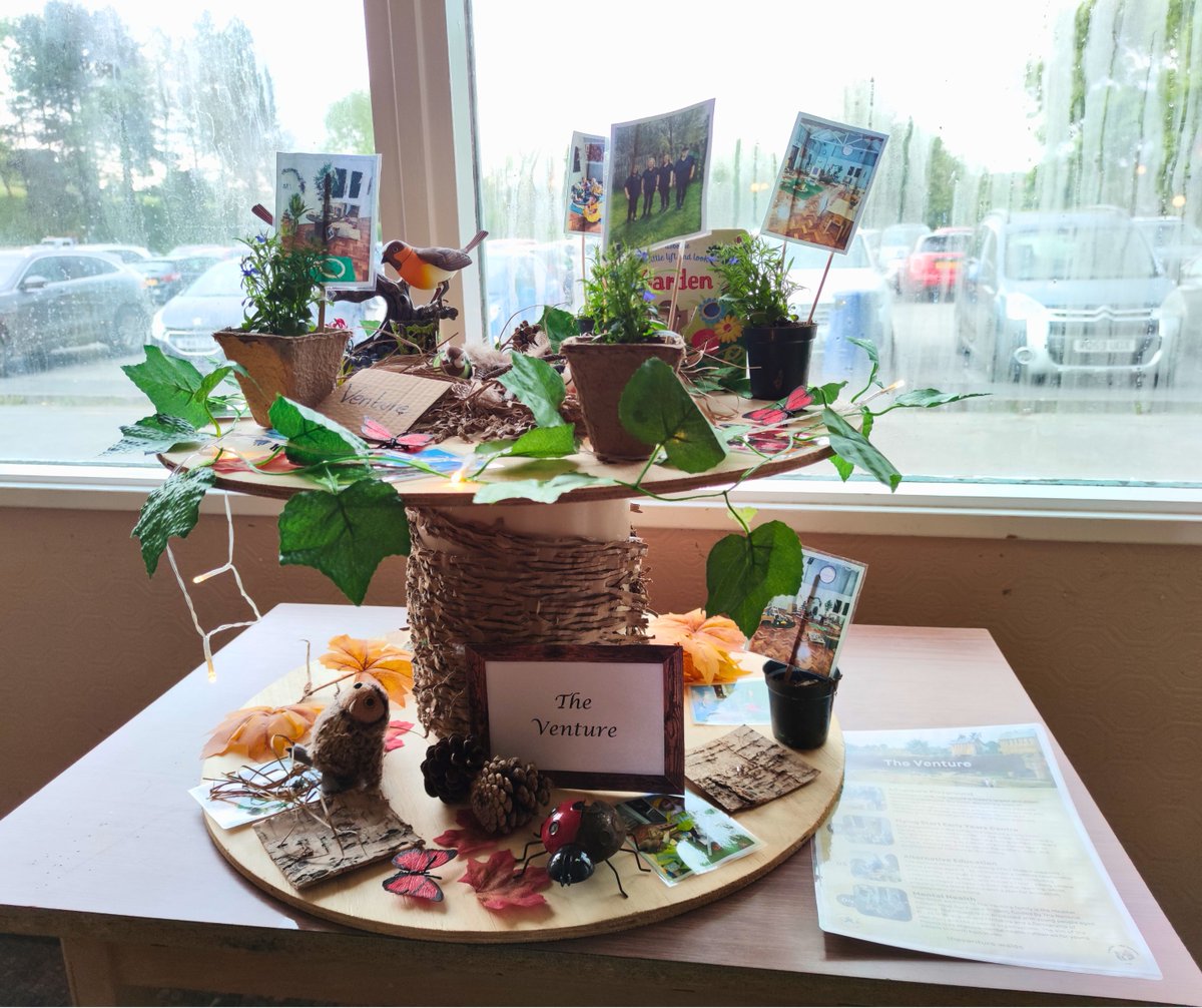 Ein enwogion 🤩
Our Early Years team were rubbing shoulders with Mayoralty last night at the #Wrexham Flying Start Celebration event at <a href="/BrymboSportsSC/">Brymbo Sports SC</a>.
It was great to see them and other childcare practitioners in #Wrecsam rightly celebrated and recognised for the work they do.