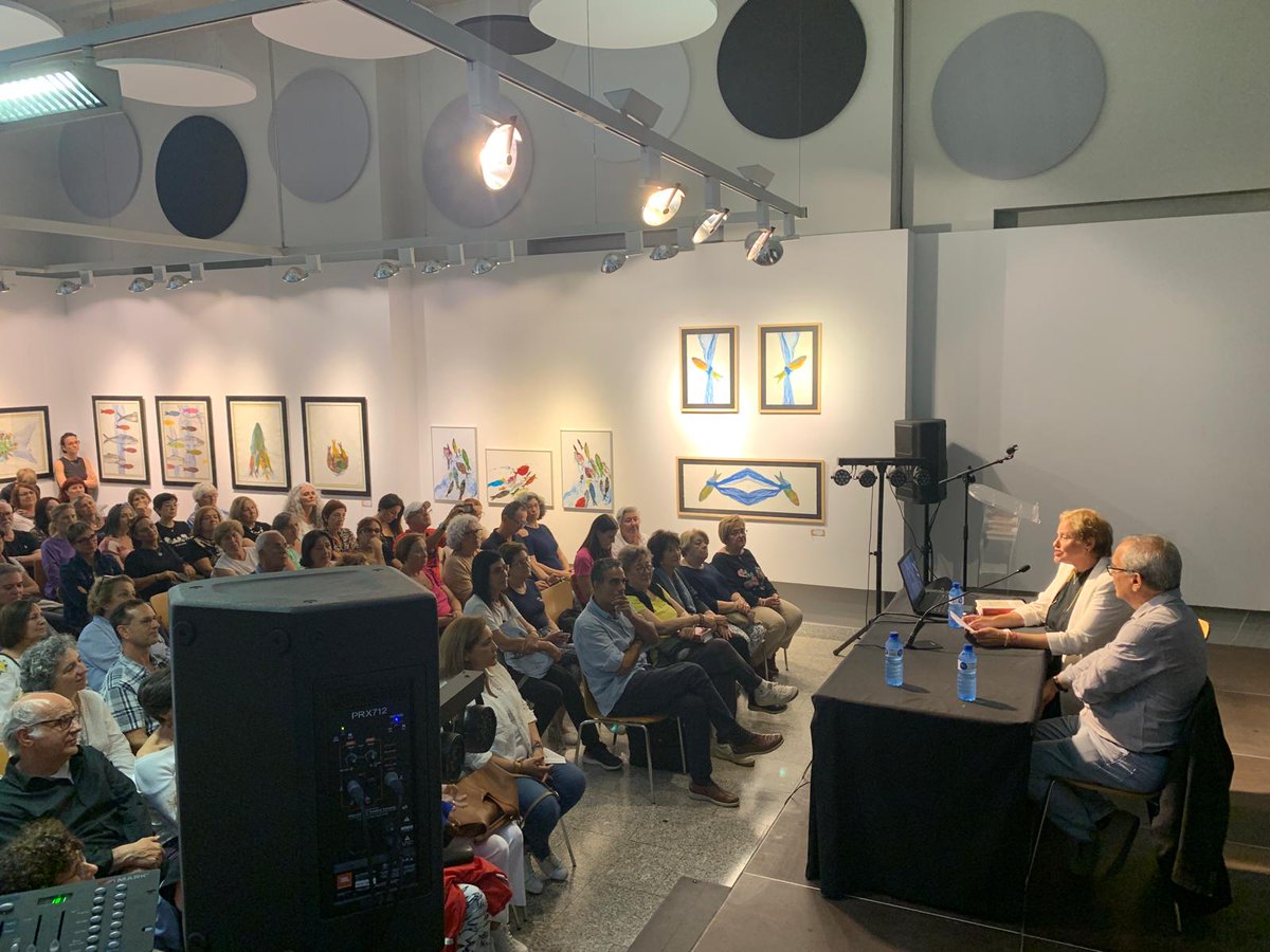 pablo_dors's tweet photo. Ayer en la presentación de "Los contemplativos" en Alicante.  

Fue muy emocionante y me siento muy agradecido. https://t.co/DPBicHQs0o