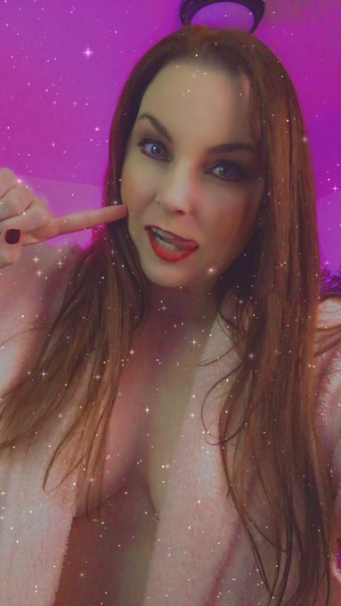 Some days I&rsquo;m better at posting than others when doing all The Camgirl Things but I am really out here<a href="/tag/cupcakefetish"class="tags"><span>#cupcakefetish</span></a>