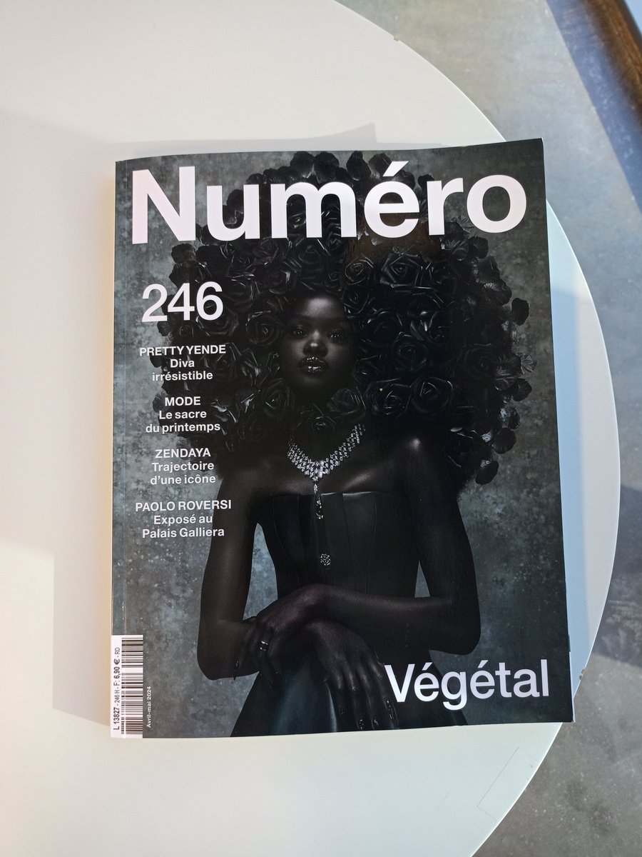 🆕Avui destaquem...

➡️@NumeroMagazine, revista especialitzada en #moda, que també dona cabuda a altres àmbits del #disseny i les arts.

Neix a França l'any 1998, i té edicions pròpies a països asiàtics i europeus.

#revistesdedisseny #revistasdediseño #designmagazines