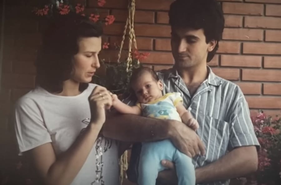37 years ago, on this day, greatest of all time was born. Little @DjokerNole with his parents ❤️ #Djokovic #GOAT #Nolefam #Srbija