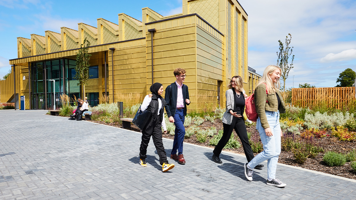 We have been given the highest allocation of additional medical student places in the Midlands in the announcement of newly funded places for next year. We will now have 62 places for UK students for September 2025 entry! Find out more 👉 bit.ly/3KbnrTv #WorcesterUni