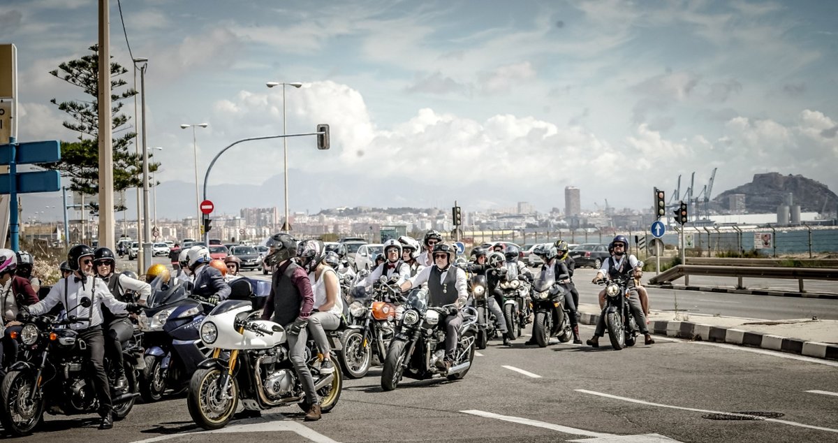El @gentlemansride se celebró el 19 de mayo de 2024. Miles de motoristas con motos clásicas y vintage participaron para recaudar fondos y crear conciencia sobre la salud mental masculina. 🚴‍♂️ Un año más, #Alicante ha sido testigo de este espectacular evento. 🚴‍♂️✨  #AlicanteTurismo