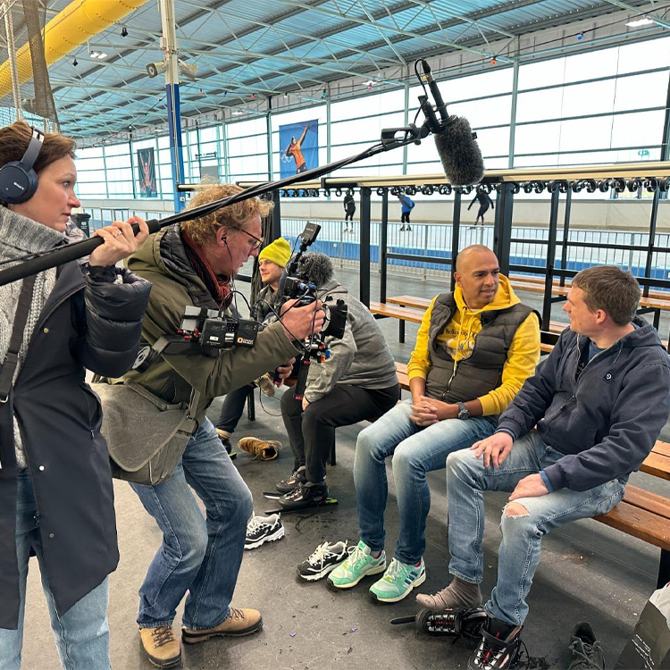 BrabantSport (@brabantsportnl) on Twitter photo Behind the scenes van โMeedoen is Goudโย ๐ฅ๐
In deze serie worden ambassadeurs van de Special Olympics gevolgd in aanloop naar het evenement๐ช
De vierde aflevering is vanavond om 17:00 uur te zien op <a href="/omroepbrabant/">Omroep Brabant</a>๐ฌ
#BrabantSport #UniekSportenBrabant #MeedoenIsGoud #SONS2024 Behind the scenes van โMeedoen is Goudโย ๐ฅ๐
In deze serie worden ambassadeurs van de Special Olympics gevolgd in aanloop naar het evenement๐ช
De vierde aflevering is vanavond om 17:00 uur te zien op <a href="/omroepbrabant/">Omroep Brabant</a>๐ฌ
#BrabantSport #UniekSportenBrabant #MeedoenIsGoud #SONS2024