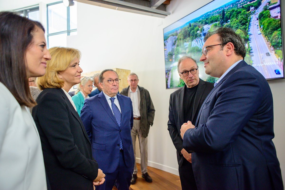 Retour sur la pose de la 1ère pierre d'iXcampus à Saint-Germain-en-Laye, le 17 mai 2024
En 2025, ce sont 2000 étudiants, chercheurs, ingénieurs et techniciens dans un environnement propice à l'apprentissage, la collaboration et l'innovation que nous accueillerons sur le campus !