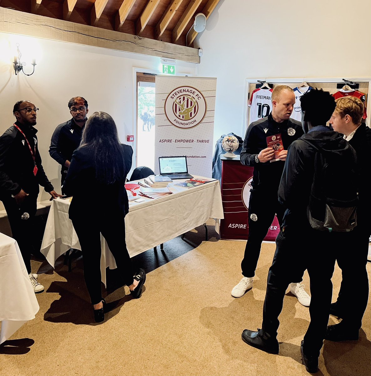 borofoundation's tweet photo. The team are all set up at @KnebworthHouse for the @Hopinto_herts #GenerationStevenage event with @HertsLEP.
Great to see so many local businesses engaging with local young people about their next step and career opportunities. https://t.co/m8CQOiQQkh