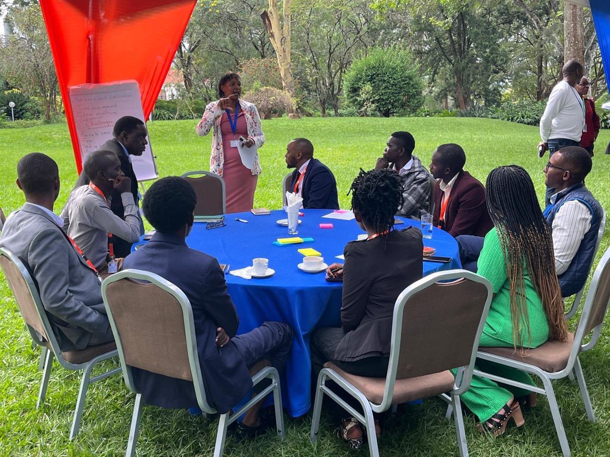 🧑‍🌾 Yesterday, @AmbBrouwer hosted a discussion on the role of young people in agriculture.

Young 🇰🇪 innovators shared insights on creating an enabling environment, scaling agtech solutions, and skills needed to succeed in #agripreneurship.

#60yearsofNLKE #youthengagement