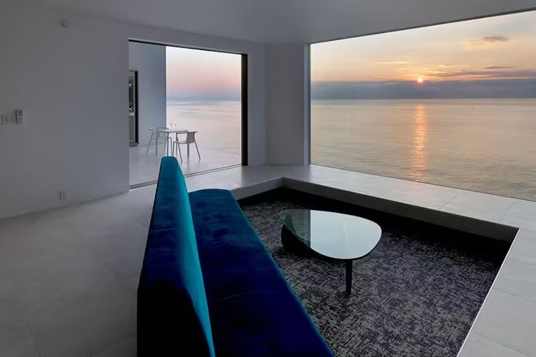 sora_413_'s tweet photo. どの部屋からも海だけが見えるように設計されている「S.CORRIDOR」という絶景ホテルが素敵すぎる。 https://t.co/BmROo4TYSR