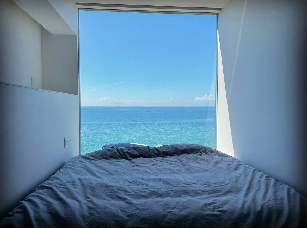 sora_413_'s tweet photo. どの部屋からも海だけが見えるように設計されている「S.CORRIDOR」という絶景ホテルが素敵すぎる。 https://t.co/BmROo4TYSR