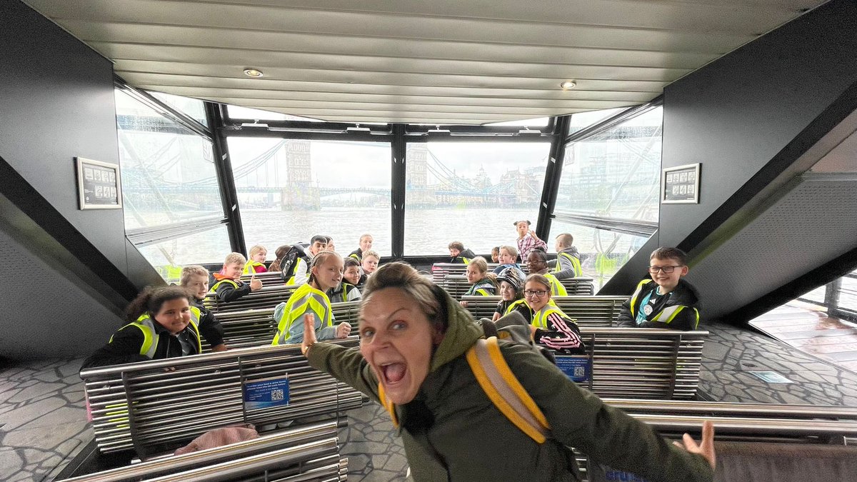 #SheridanClass are all aboard the City Liner ready to cruise along the River Thames #enrichment #CulturalCapital