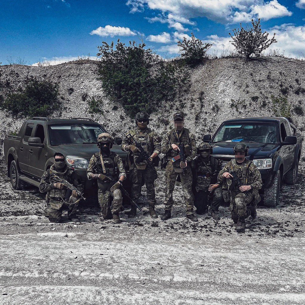 Kiireellinen keräys lava-autojen hankintaan! Ensin haluamme kiittää tukijoitamme, sitten tehdä uudelleen.

Toimitimme Ukrainan kaksi neliveto lava-autoa. Yhden autoista hankimme lahjoitusvaroilla, toisen lahjoitti suomalainen yritys. Suuri kiitos tuesta molemmille tahoille 🇫🇮🫡