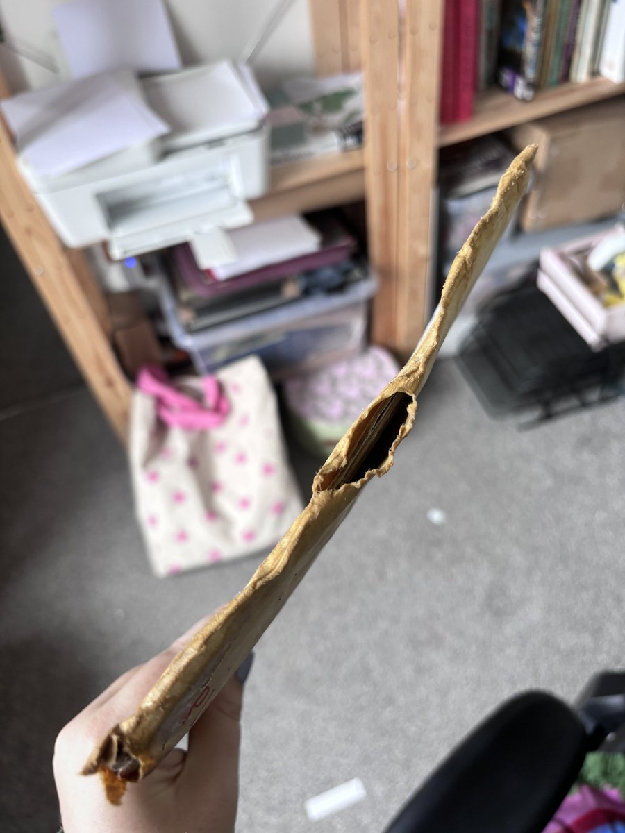 Bevactonillstr's tweet photo. @RoyalMail I would like to know how this is an acceptable condition to deliver to me? https://t.co/QvjEJ5ww4J