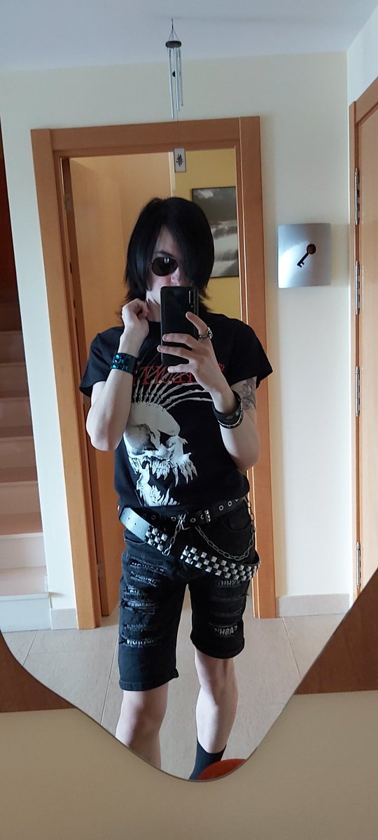 Average outfit para un recado que no durara mas de media hora🖤