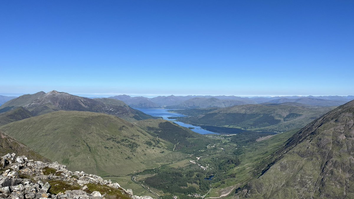 Bidean nam Bian yesterday will go down as one of my best hill days ever, a wonderful walk with amazing weather, cloud free until the afternoon, a nice breeze to keep it from being too hot & such amazing clarity of 360° views. No midges.