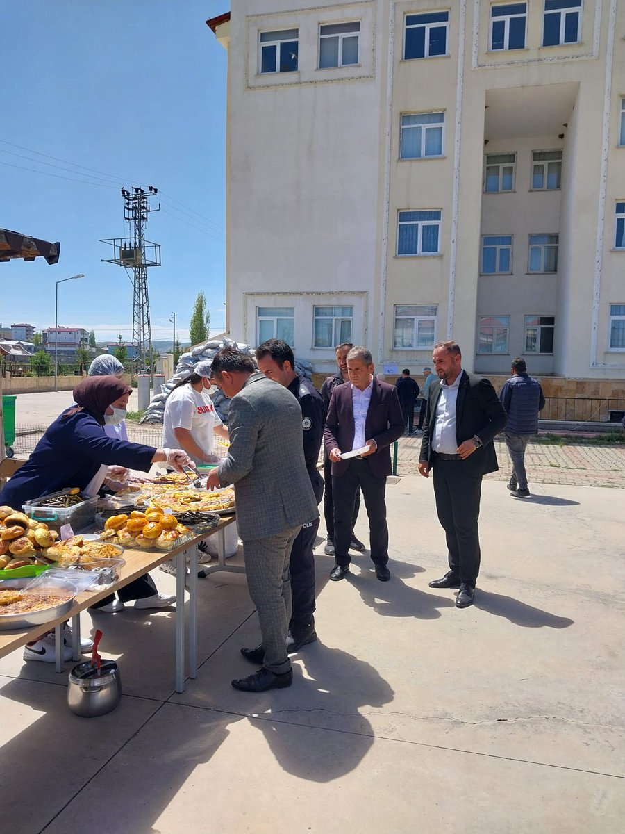 AltinyaylaMem58's tweet photo. İlçe Milli Eğitim Müdürümüz Sayın Öner ARAZ, Sosyal Sorumluluk kapsamında Şehit Nurullah Çakır ÇPAL okul bahçesinde Gazze'ye destek için düzenlenen kermese katıldı.
@sivasmem 
@necatiyener_ https://t.co/K6IvU6Kh9B