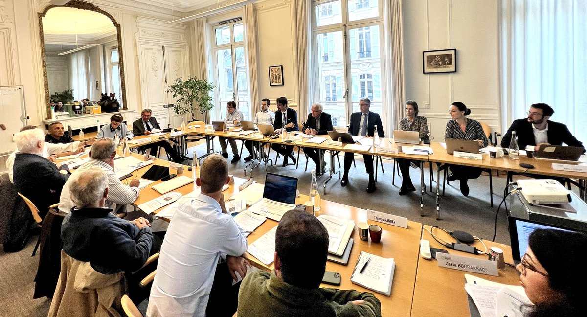 Lors de la #Commission #Enr &amp; efficacité #energetique 
du <a href="/sigeif75/">Sigeif</a> présidée par @laurentmonnet les élus échangent sur l’AMI Renov’Sigeif, les réseaux de #chaleur, les #gaz renouvelables et les marchés achat de gaz.