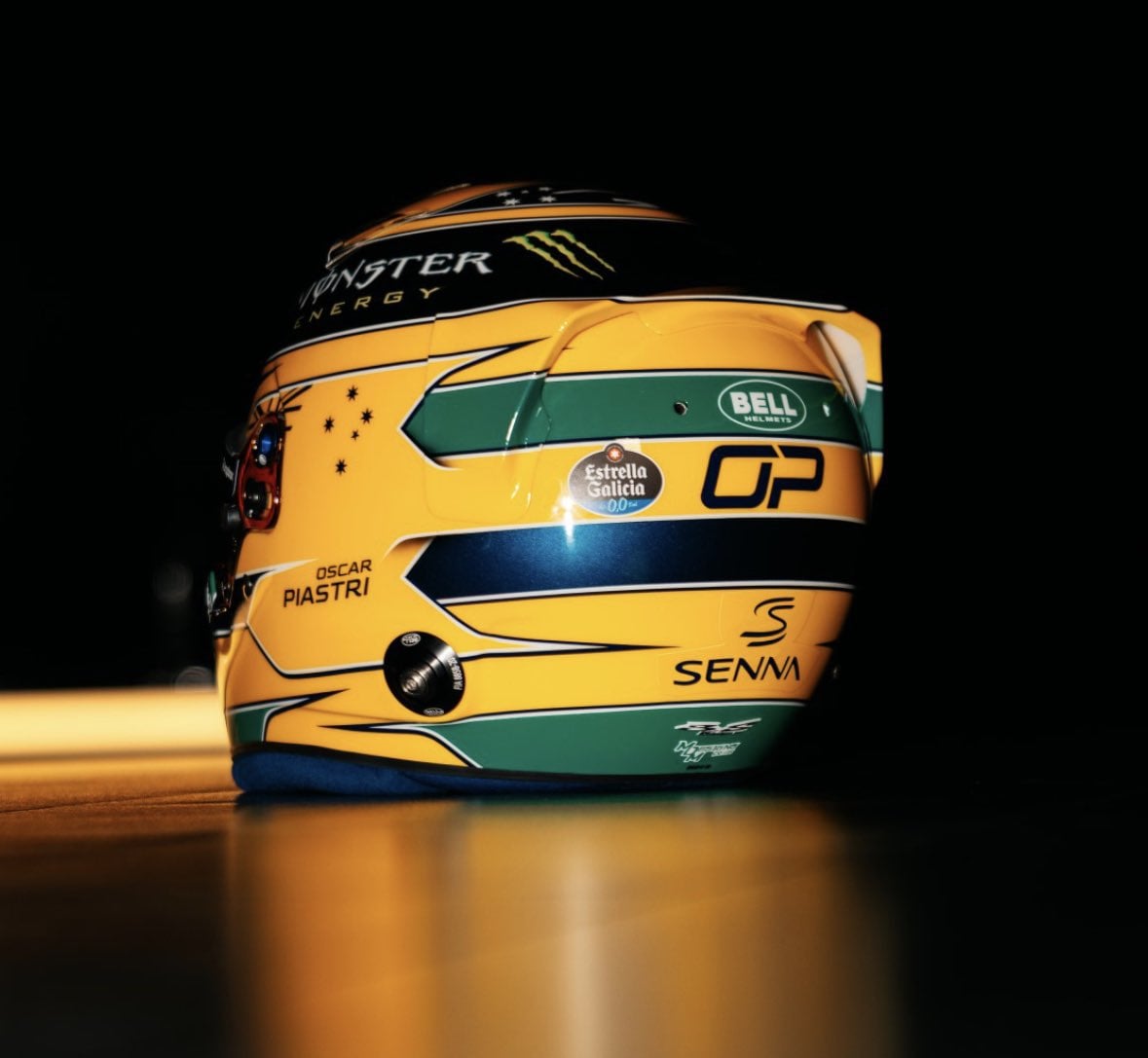 Helm spesial Oscar Piastri untuk GP Monako. Tribut spesial ke Ayrton Senna, tapi keinget juga sama helm kuning yang dipakai Hamilton dulu... 😅