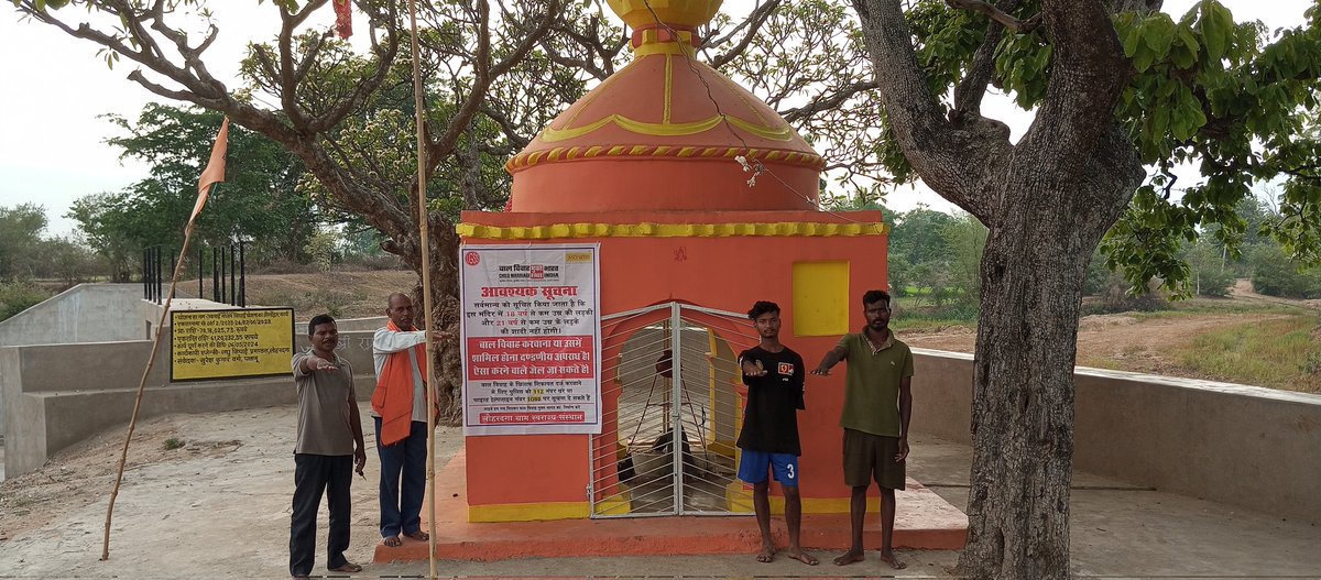 BhagatTara21106's tweet photo. लोहरदगा ग्राम स्वराज्य संस्थान के तत्वधान में बेठहट पंचायत के लावागाई गांव के मंदिर में पंडित जी व ग्रामीणों ने बाल विवाह न कराने की संकल्प लिया।
#Balvivahseazadi
#Freedomow
#childmarraigeFreeindia https://t.co/EokVI04nXn