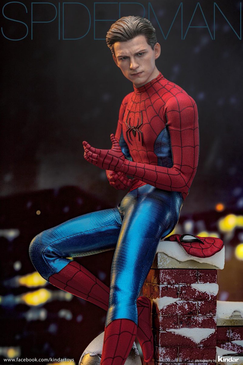 Official blogger photo of Hot Toys Spider-Man No Way Home - Spider-Man (New Red and Bkue Suit) Part 1 #SpiderMan #PeterParker #SMNWH #MarvelStudios #HotToyscollectibles #BloggerPhotos #Sixthscale