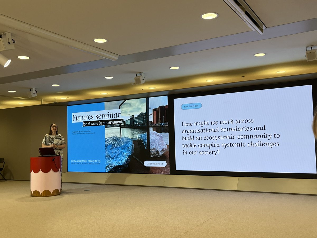 eevasalonen's tweet photo. Julkis-muotoilijoiden tulevaisuusseminaarissa. Seitsemän vuoden matka ja ajatukset systeemisen muutoksen mahdollistamisessa. Huimaa! Keynote-puheenvuoroa pitämässä @annilepp

On ollut hienoa saada olla mukana julkishallinnon verkostossa, myös vuoden 2017 ensimmäisessä kuvassa 💛 https://t.co/0PKSu0Zju1