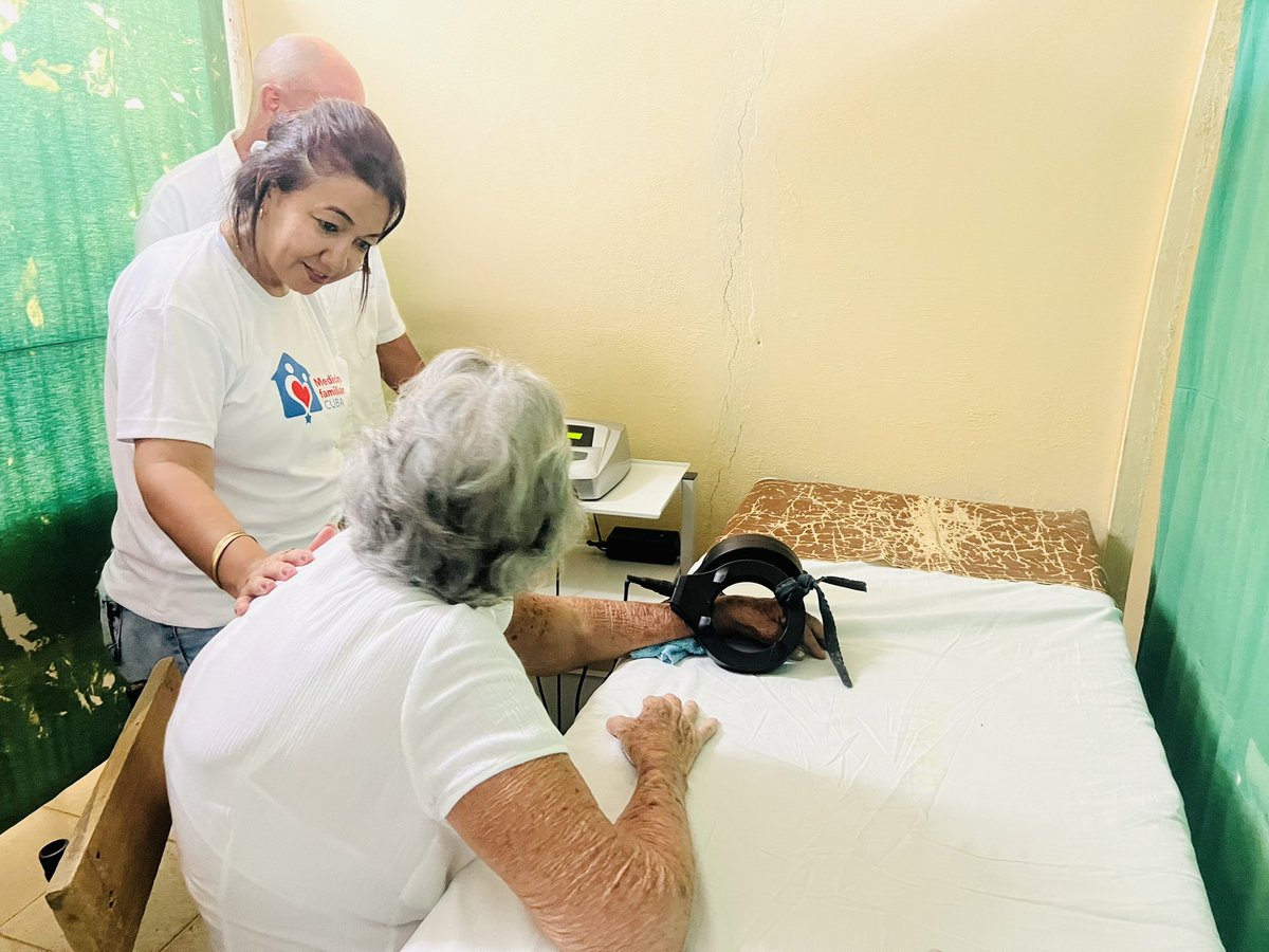 Silvia Castillo Almarales…hoy es nuestra paciente en la Sala de Rehabilitación del municipio #Campechuela, pero también fue la Estadística de la Dirección Municipal, labor a la que dedicó más de 30 años de su vida, y nosotros le agradeceremos eternamente😍 #DPSGranma