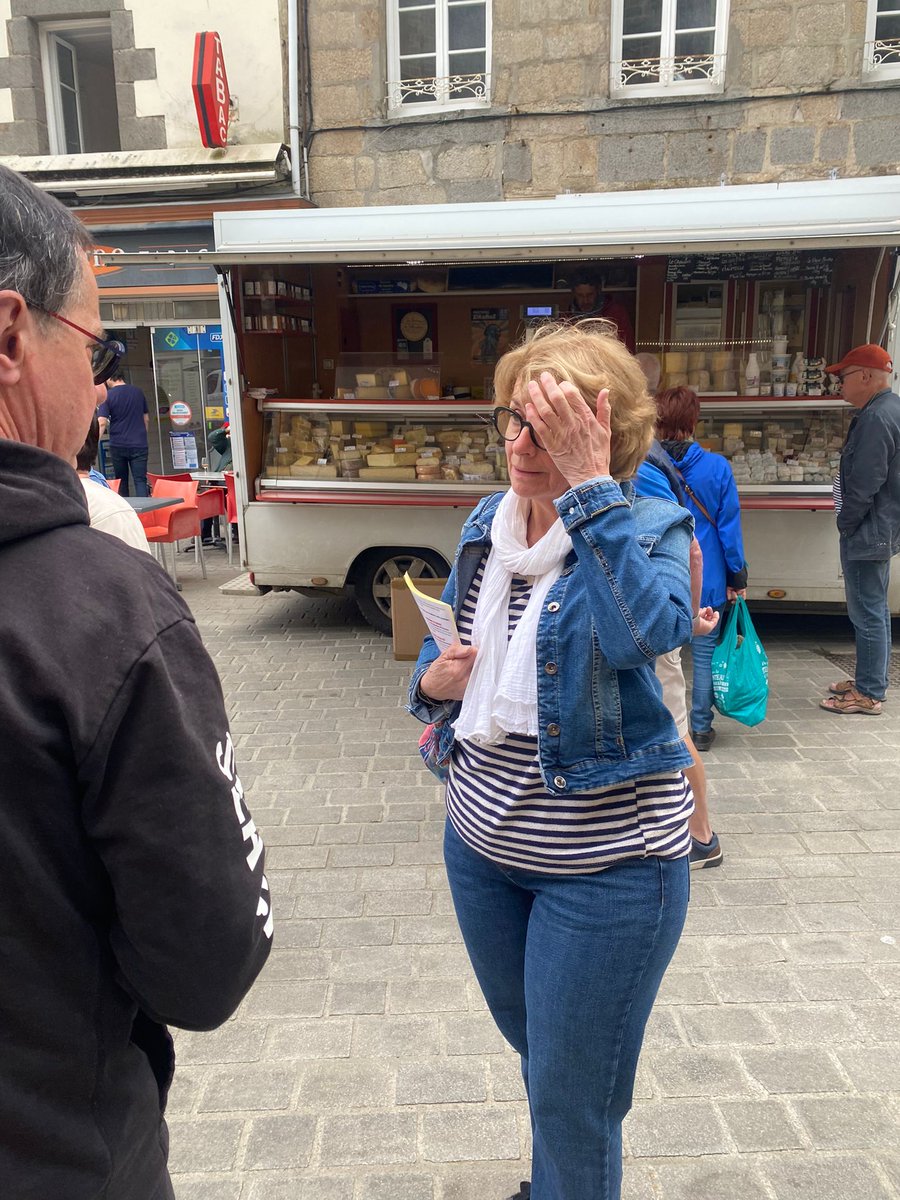 PS22SaintBrieuc's tweet photo. Mobilisation des socialistes briochins ce matin sur le marché de Saint-Brieuc pour annoncer la réunion publique du 30 mai à Robien ! 

Le 9 juin, on vote @rglucks1 pour #RéveillerLEurope ! 🌹🟡 https://t.co/QO9nkK0yN8