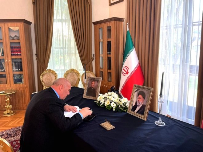 bhanettr's tweet photo. #TİMBİR’den ‘#Reisi’ için İran Başkonsolosluğuna taziye https://t.co/hhjgOvgBtG

#irancumhurbaşkanı #reisi https://t.co/0WG77688gJ