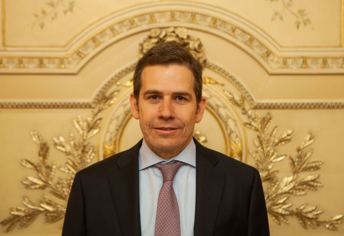 Relevo en la dirección de <a href="/elnotarioSXXI/">EL NOTARIO DEL S.XXI</a>. Tras su reciente incorporación a <a href="/FNotariado/">Fundación Notariado</a>, <a href="/Ignaciogoma/">Ignacio Gomá Lanzón</a> cede testigo a Juan Pérez Hereza, notario <a href="/ColNotMad/">Colegio Notarial de Madrid</a>, docente y miembro del Comité Editorial de #ENSXXI. Excelente jurista y excelente noticia para los lectores de la revista.