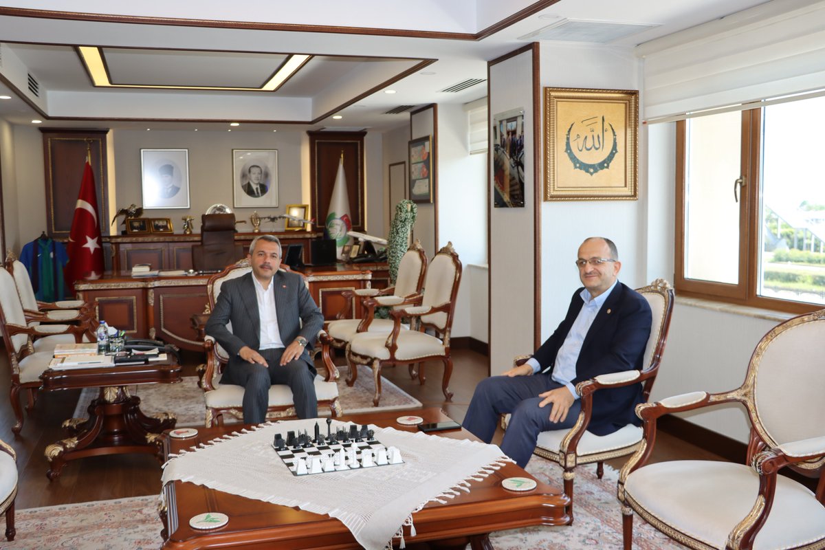 AK Parti Rize İl Başkanı @AYARHikmet, Valimiz @ihsanselimb'ı makamında ziyaret etti.
