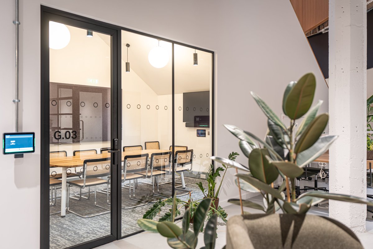 ❗Please note that the Alumni Club will be closed on:

Monday 27th May
Tuesday 28th May

The space will reopen on Wednesday 29th May. We appreciate your patience and look forward to welcoming you back to the club soon!