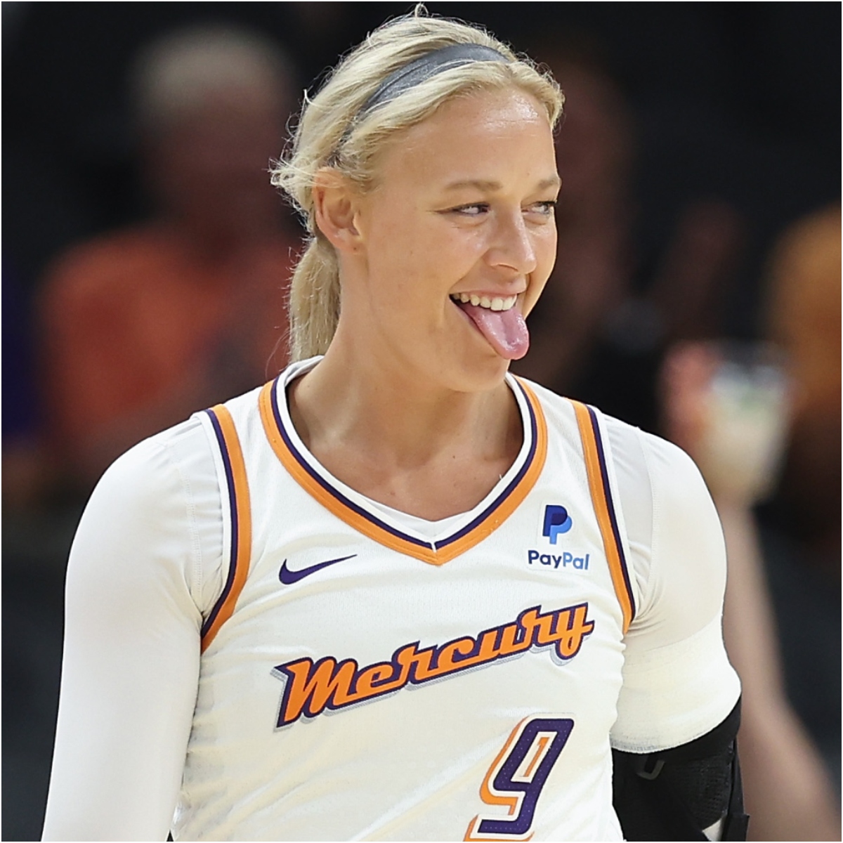 A WNBA player is already complaining how some chartered flights aren't good enough and too small. It was only a matter of time before this happened. WATCH: outkick.com/sports/wnba-pl…