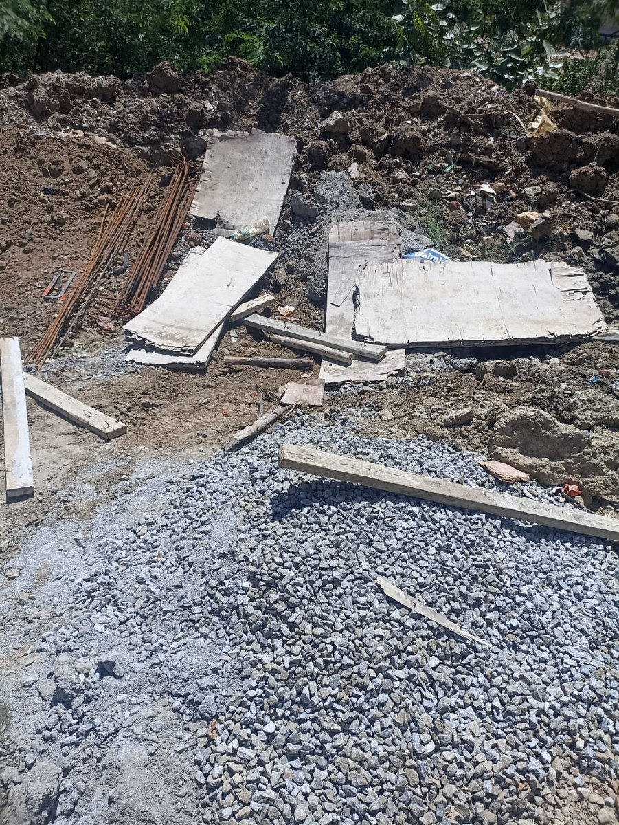 MSEYWAX's tweet photo. @chennaicorp @RAKRI1 @evvelu @CMOTamilnadu Kumar builders approached our area 13th street kuberan nagar Madipakkam with poor quality materials seen the photo to close the open storm water canals… Kindly show some mercy on us and have the works completed with quality asap… https://t.co/bGwIbTHP0V