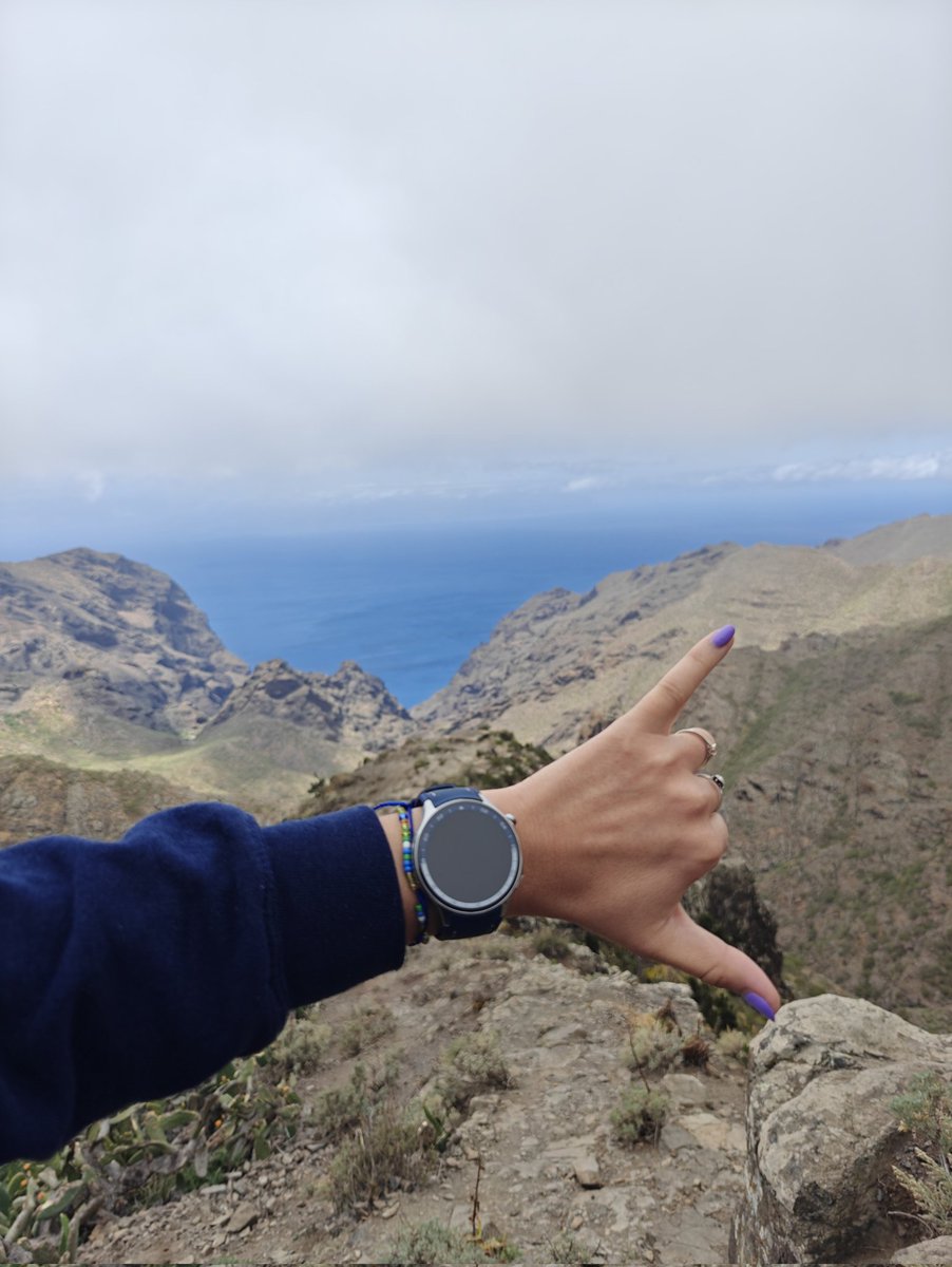 Left for 8 days to Tenerife and lived in a van, taking with me my #OnePlusWatch2 Nordic Blue Edition ⌚

🚐 Living in a van can make it challenging to recharge any tech device, but the OnePlus Watch 2 lasts so long it didn't feel like a challenge! #oneplus