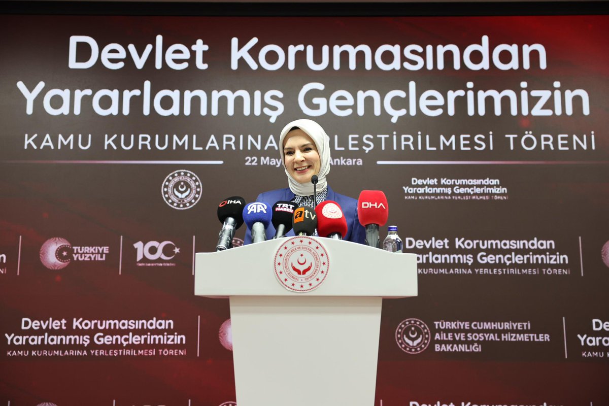 MahinurOzdemir's tweet photo. Devletimizin korumasından yararlanan 600 gencimizin kamu kurum ve kuruluşlarına atamalarını gerçekleştirdik.

Ataması gerçekleşen sevgili evlatlarımızın yerleştikleri kurumlarda devletimizin adalet ve dürüstlük anlayışını en iyi şekilde temsil edeceklerine olan inancım tam.

Her birini yürekten tebrik ediyorum. Hayatlarının her aşamasında en büyük destekçileri olmaya devam edeceğiz.