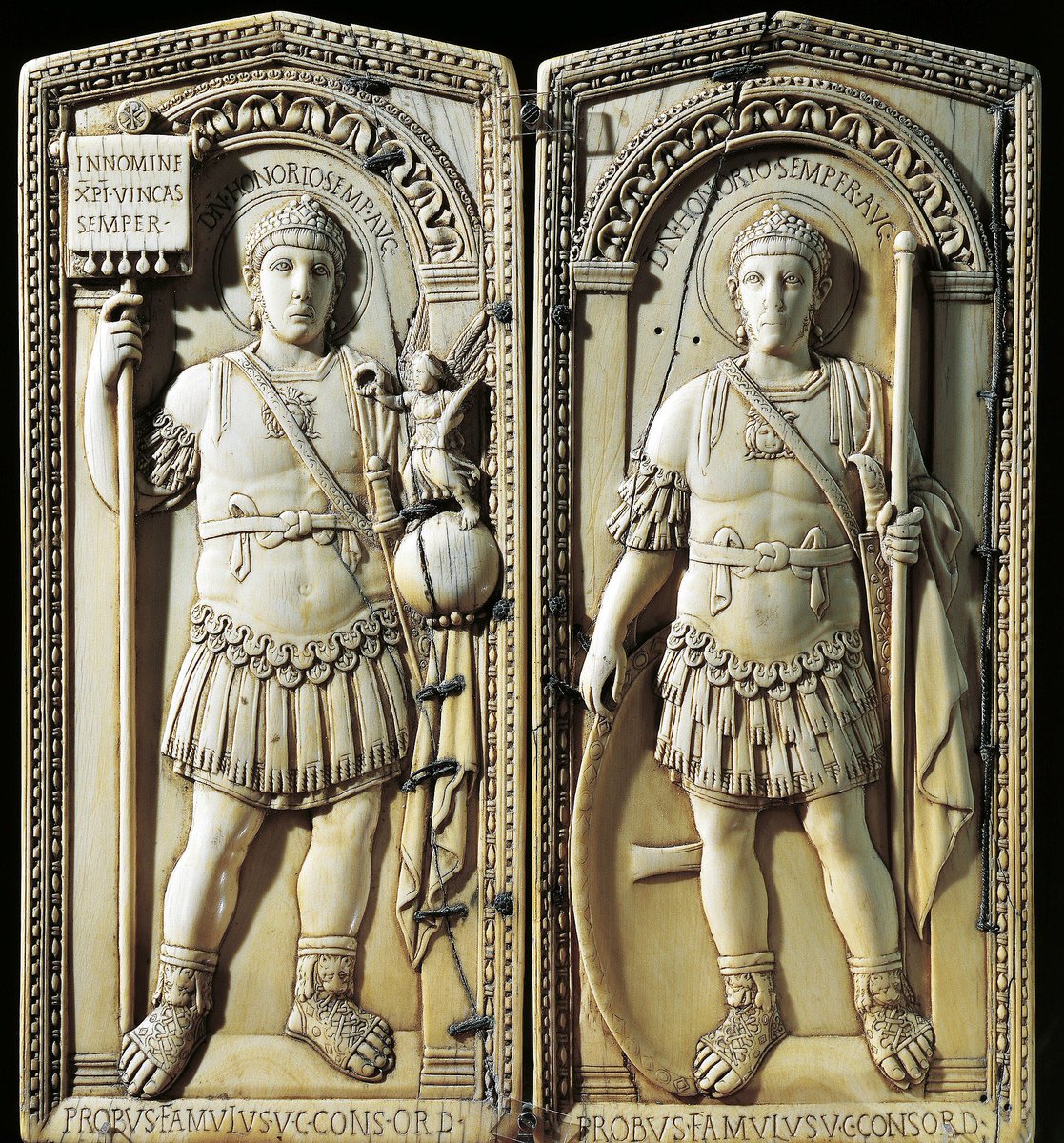 #ReliefWednesday This diptych shows Petronius Probus, consul in the west in 406 with the emperor Honorius (a guy who didn’t really live up to the name!). Probus describes himself as the ‘famulus’ of Honorius…