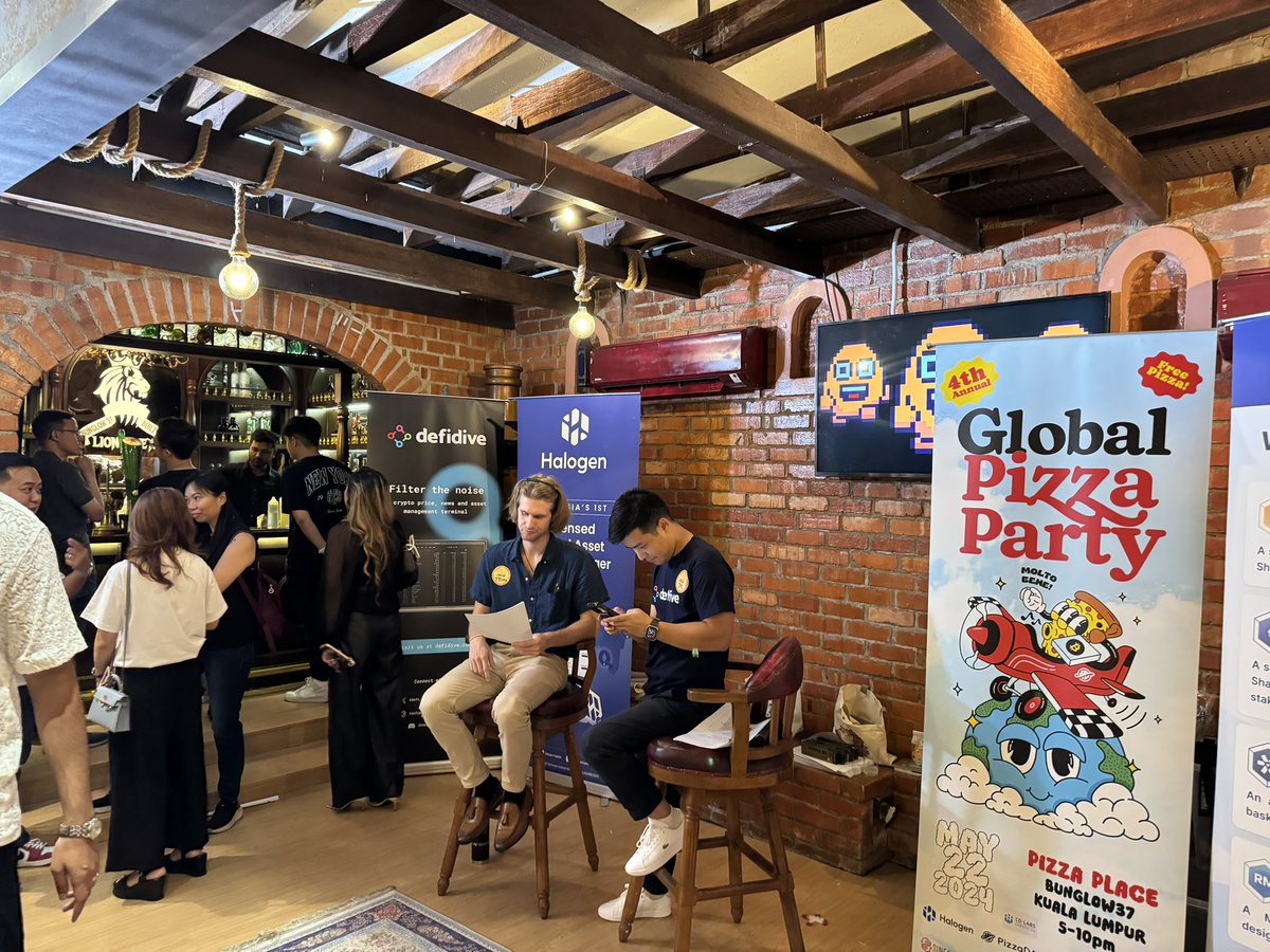 Dmtay79's tweet photo. Enjoy 🍕 at Global Pizza Day 🥂🥂

#BitcoinPizzaDay
#MyPizzaDAO
@pudgypenguins https://t.co/ImwAMhJC5k