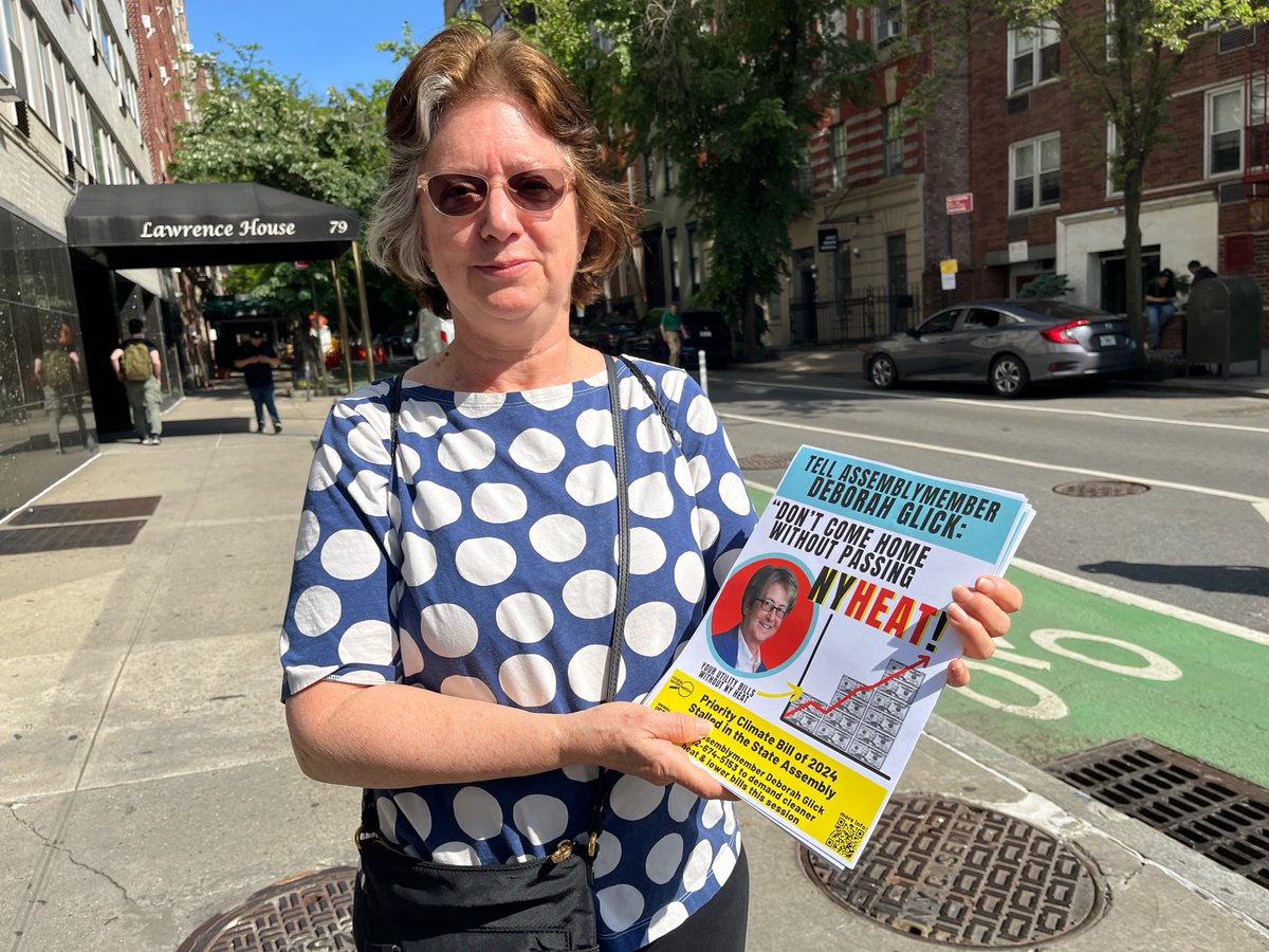 Yesterday, @foodandwater hit the streets of Greenwich Village to send a message to @DeborahJGlick, chair of the Assembly's environment committee. Be a #ClimateChampion. Demand that Speaker @CarlHeastie pass the #NYHEAT Act.