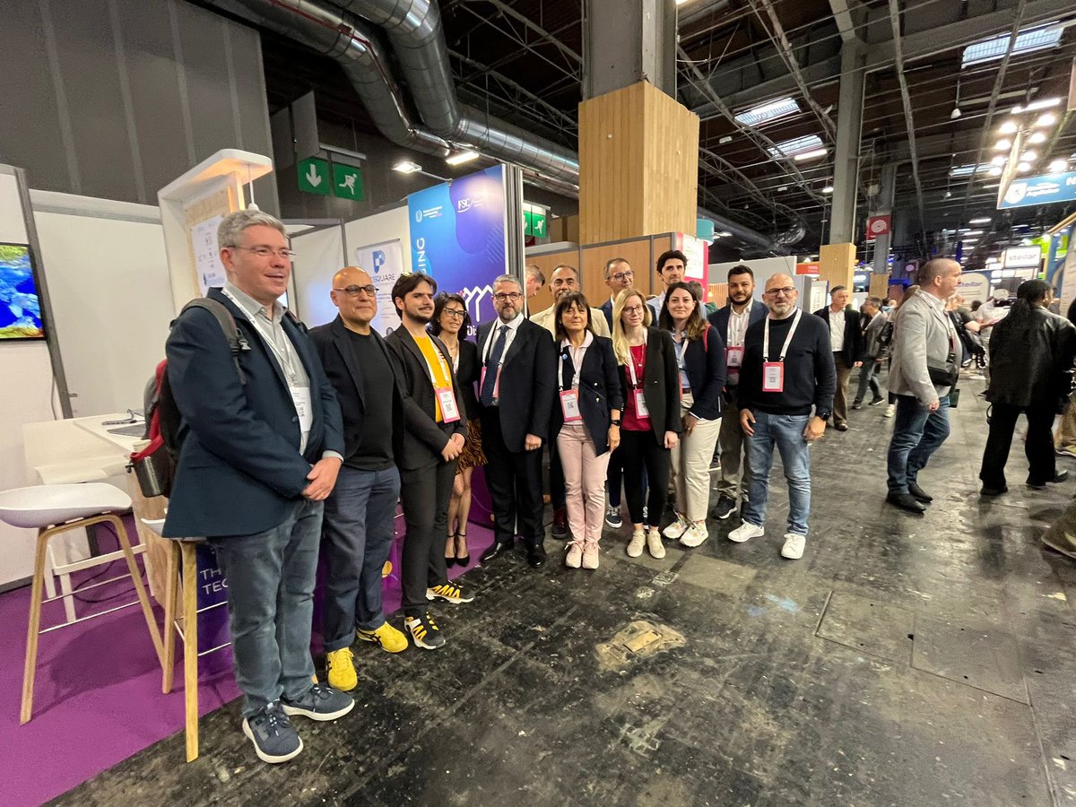 🤖 Oggi a #Parigi al Salone #VivaTech 2024, la più grande fiera europea dedicata all’innovazione tecnologica 🇮🇹 Dopo aver inaugurato il padiglione italiano curato da @ITAtradeagency ho visitato lo stand @mimit_gov dedicato alle Case delle Tecnologie Emergenti @VivaTech #22maggio