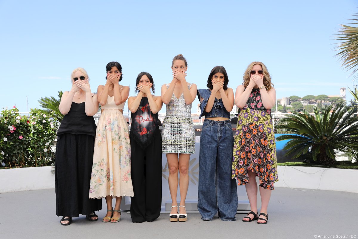 Under the lights! 📸 Sous les flashs ! 
#Photocall SEPTEMBER SAYS – ARIANE LABED

Avec l’équipe du film / With the film crew

🔎 Ariane Labed, Mia Tharia, Pascale Kann, Rakhee Thakrar

#Cannes2024 #UnCertainRegard #SélectionOfficielle #OfficialSelection