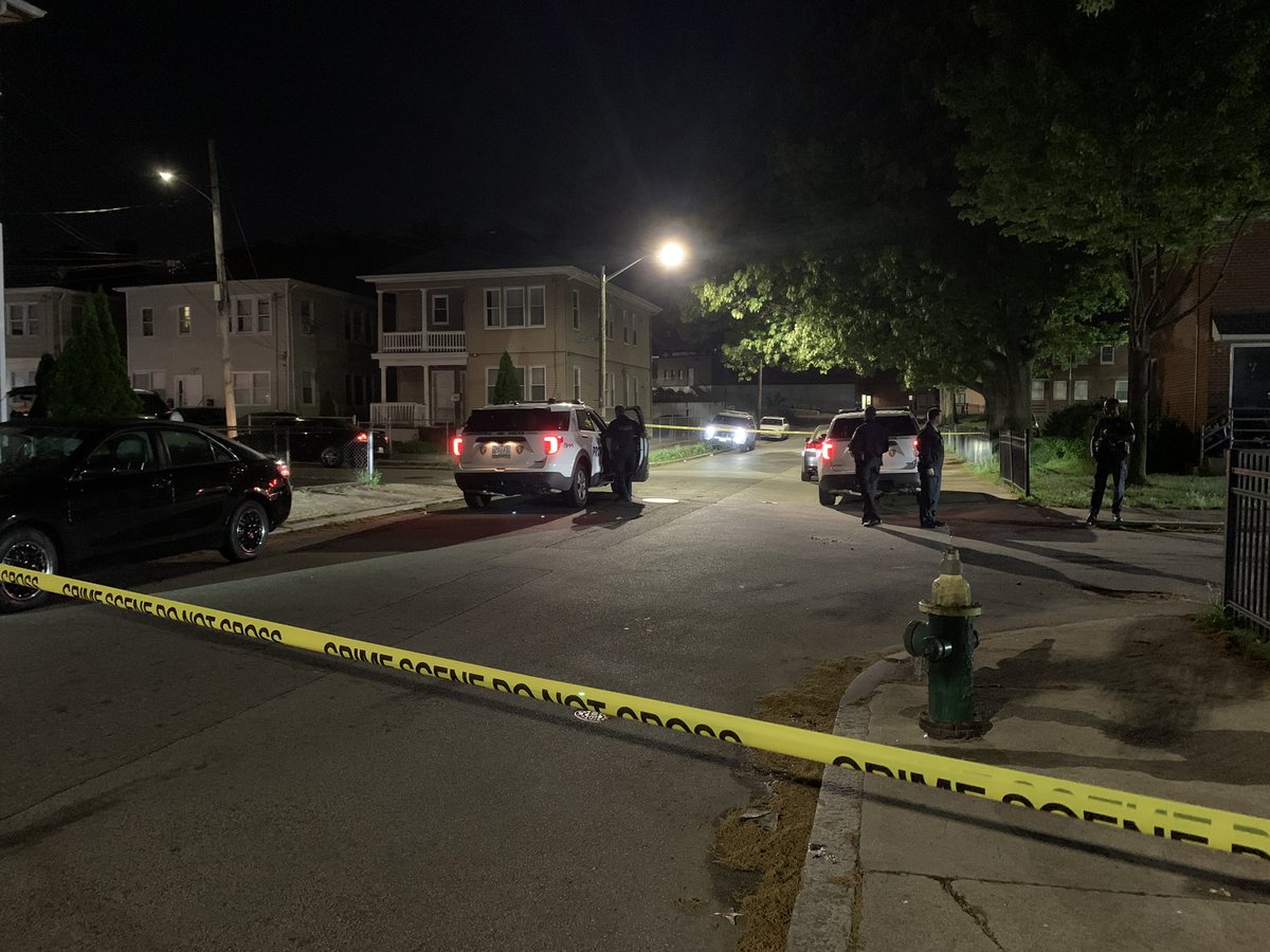 #BREAKING Police confirm a man was shot early this morning on Donelson St in Providence. @LizBatesonTV is live on @NBC10 Sunrise with the latest