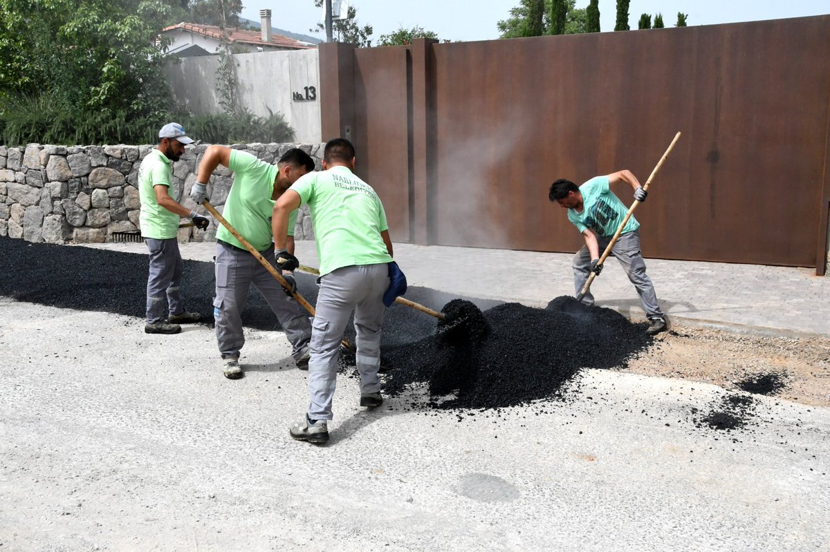 📍Venüs Sokak Narlıdere'mizin sokaklarını daha konforlu hale getirmek için asfalt mesaimizi aralıksız sürdürüyoruz.