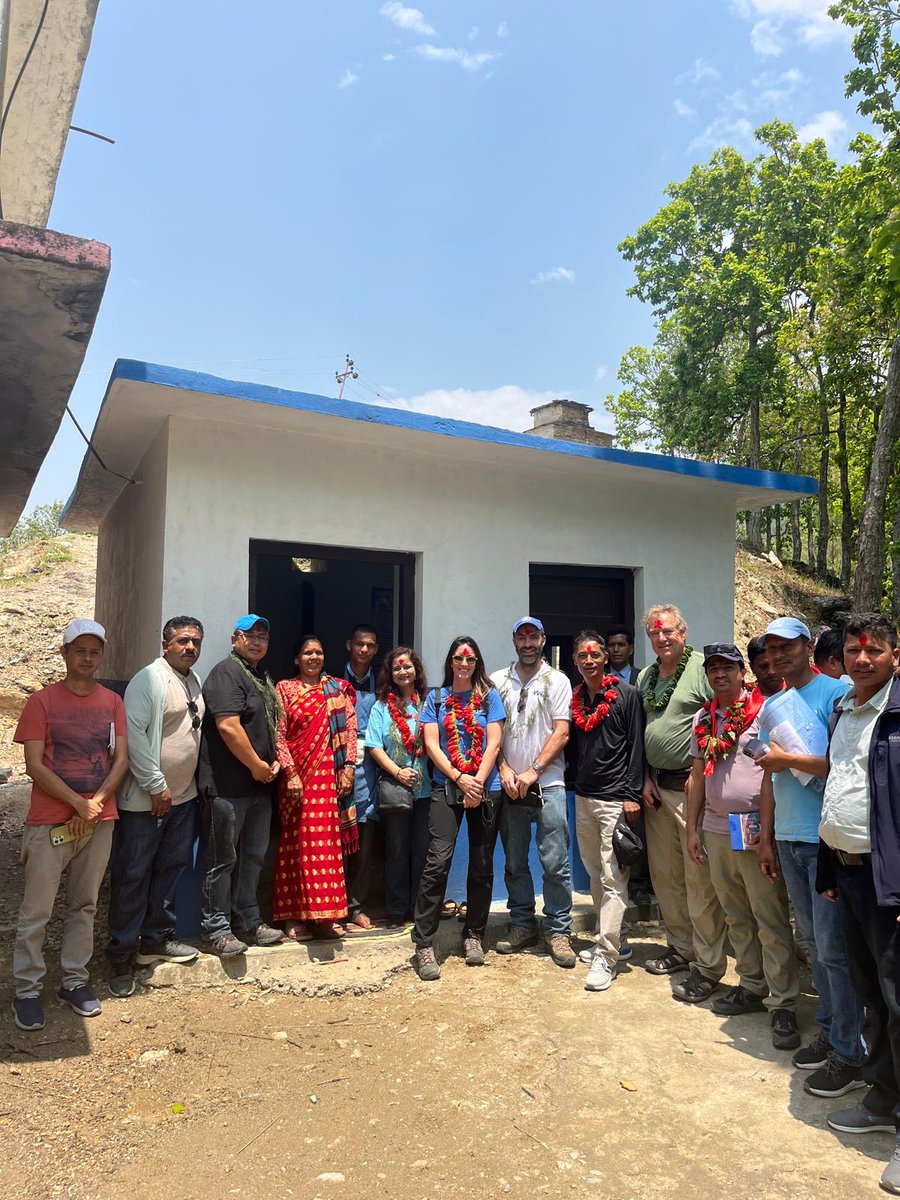 WFP_Nepal's tweet photo. Narshing School in Bajura district has cut firewood use from 50kg to 5kg thanks to @WFP's new kitchen &amp; efficient stoves 🪵💚

Partnering with @NorwayinNepal, @UNDPNepal, @libirdnepal, @icimod &amp; #AEPC under #RERAS to bring clean energy for nutritious, home-grown school meals 🥬🥔 https://t.co/3O438z7rF6