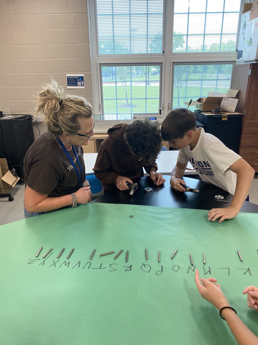 Mrs_killeen's tweet photo. Thank you @kingan_hcsd and @NRiceHMSart for making a difference to 6 Honor! We appreciate you for teaching us how to make “My Intent” keychains to represent our dedication to the Global Goal we chose! So powerful! #myintent @jmarkey22 https://t.co/YDhAlHKRXP