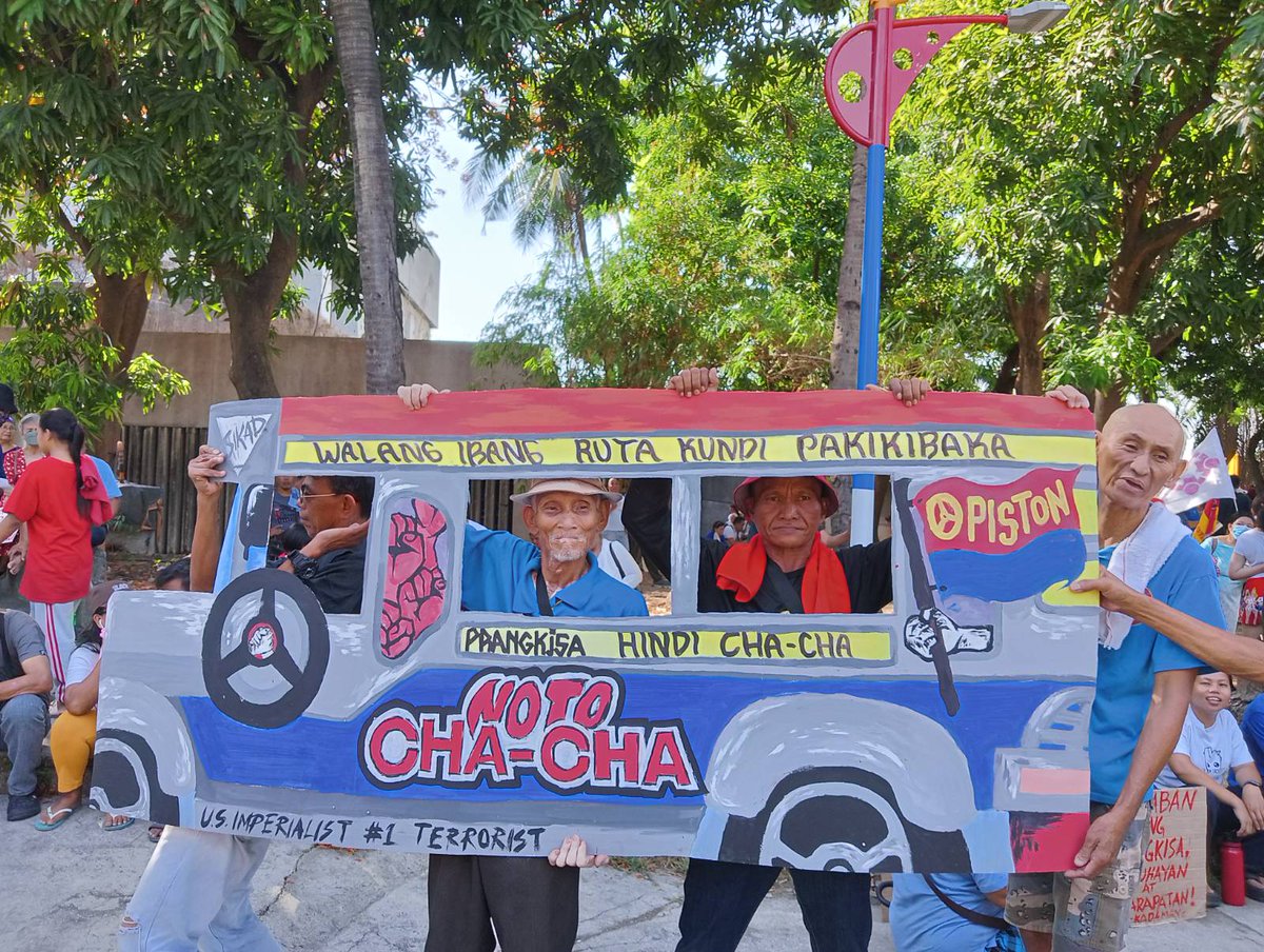 WALANG IBANG RUTA KUNDI PAKIKIBAKA! ✊🏾

Public transport is a working-class transport. The Marcos regime wants to cut it to the bone and let huge corporations and foreign investors milk it for their own profit. 

With this regime's persistent push for the corporate-driven and