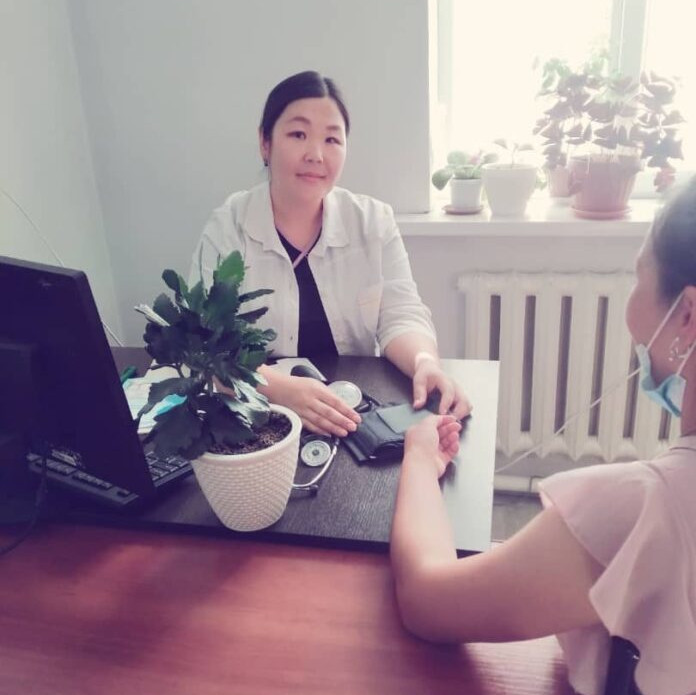 Family doctors (GPs), play a critical role in delivering personal, comprehensive, and continuous #health care to patients. We spoke to 2 family #doctors from 🇹🇯🇰🇿 to find out more about them. 👇See what they had to say: bit.ly/3Ka41yv #HealthWorkforce #WFDD2024